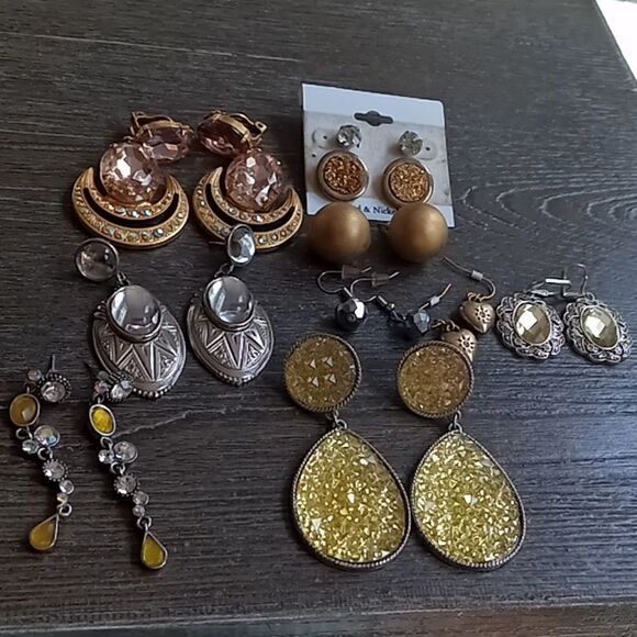Earring bundle   - Picture 1 of 7